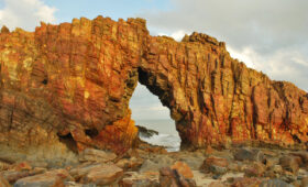 Turismo de Praia no Ceará - Pedra furada